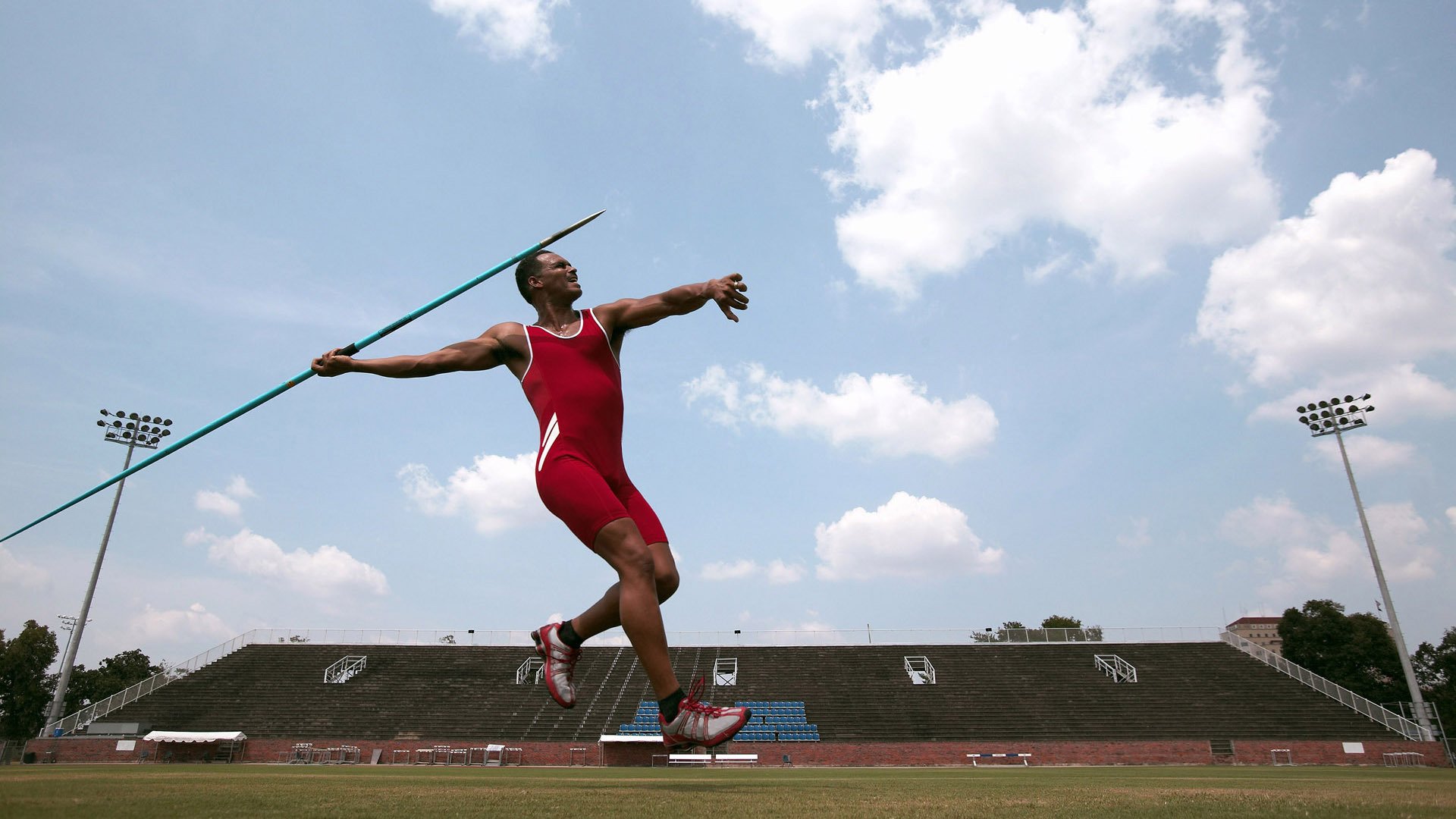 马拉维举办“体育之夜”慈善赛事,点燃希望的火焰